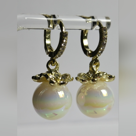Elegant Gold and White Fuax Pearl Drop Earrings - Picture 14 of 16